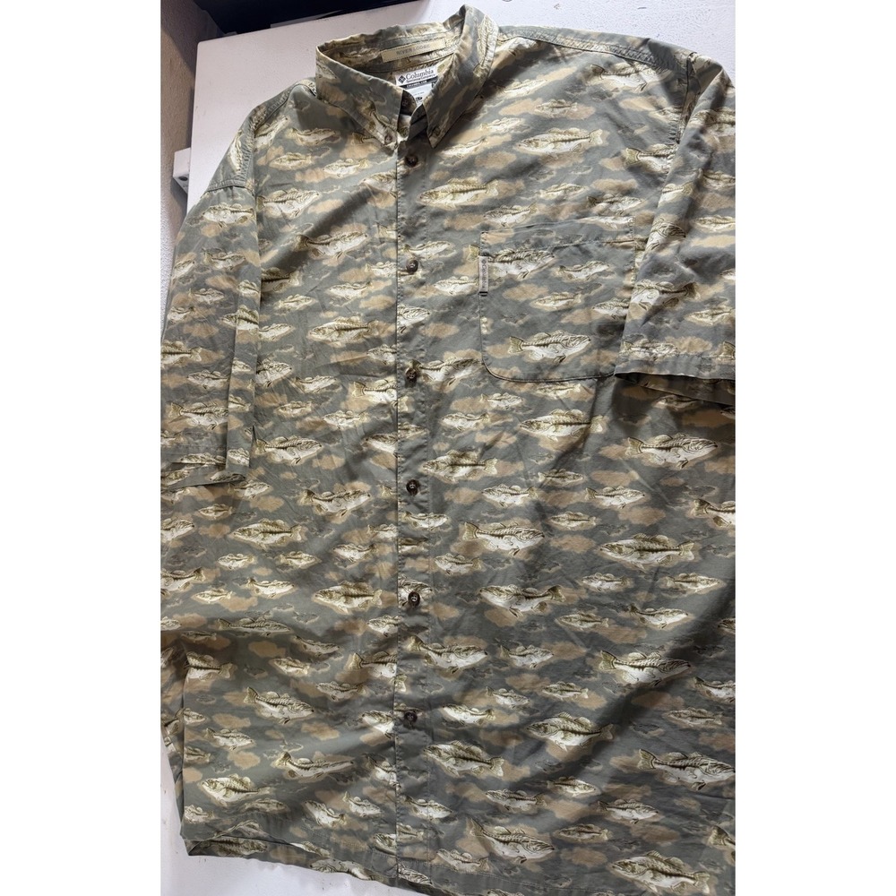 Columbia‎ River Lodge XLT Bass Fishing. Button Short Sleeve Shirt EUC